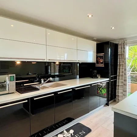 Escape To 3 Sea View